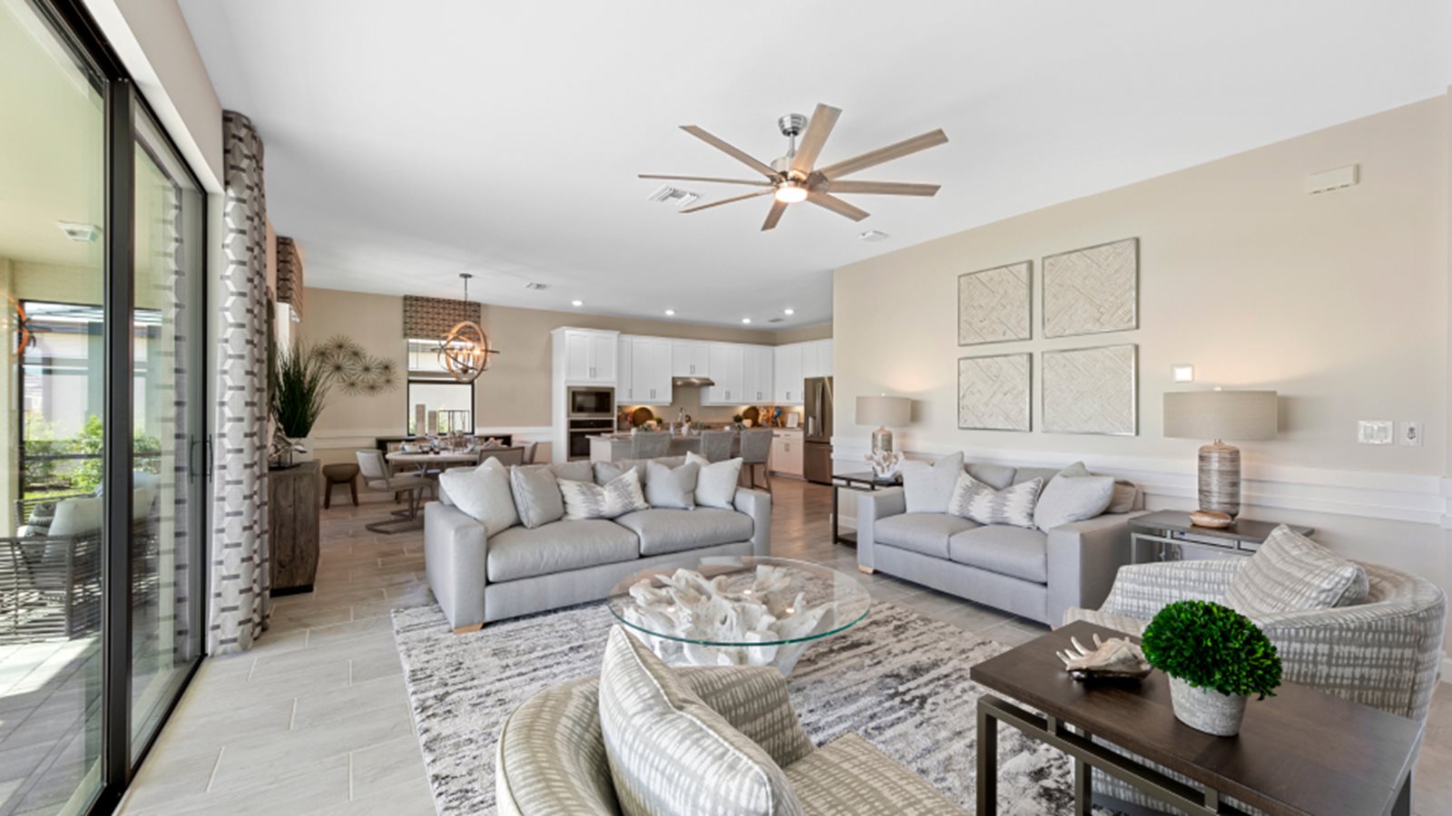 LEH_EstateHomes_LorraineLakes_Pic_3473_Family2_F1