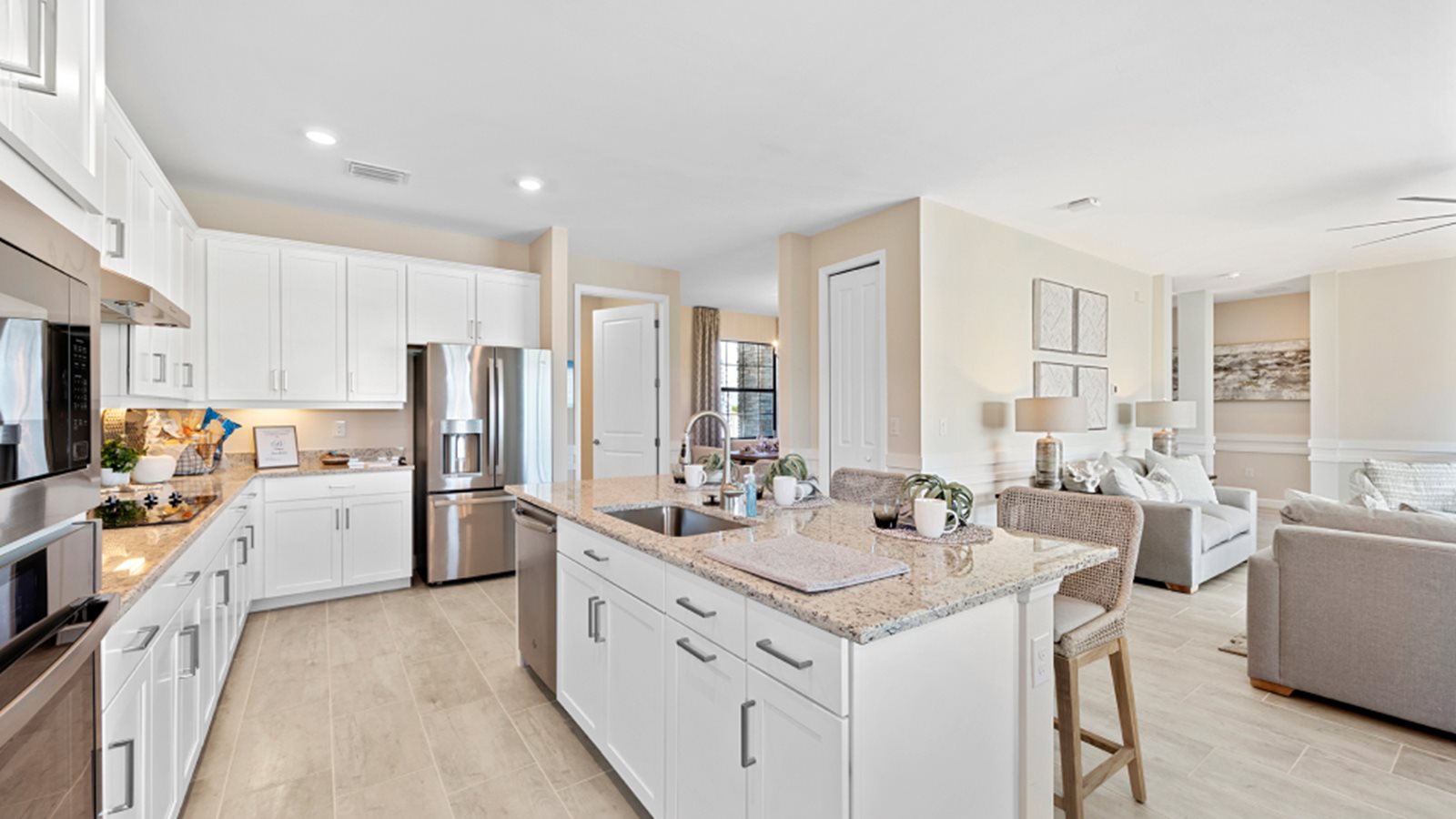 LEH_EstateHomes_LorraineLakes_Pic_3473_Kitchen2_F1