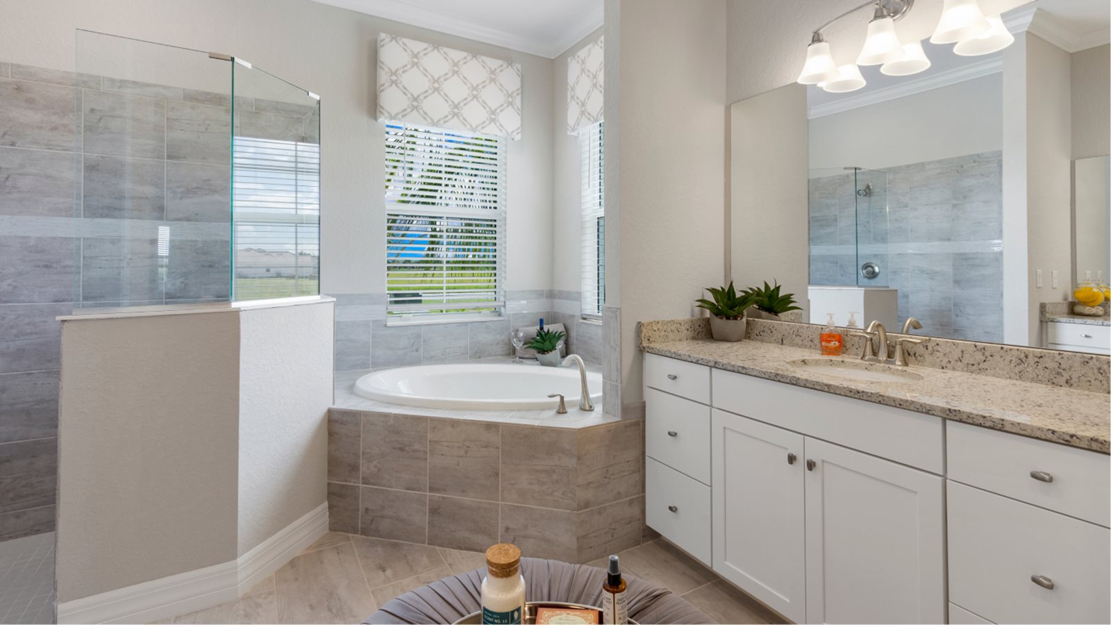 LEH_EstateHomes_TimberCreek_Pic_Oakmont_II_OwnersBath2_F1_9_19_22